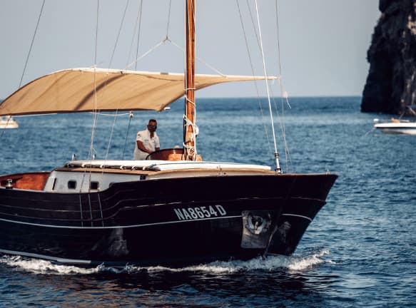noleggio veliero manida a ischia